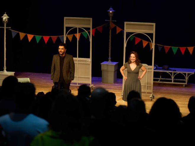 Casal vive histórias engraçadas no palco