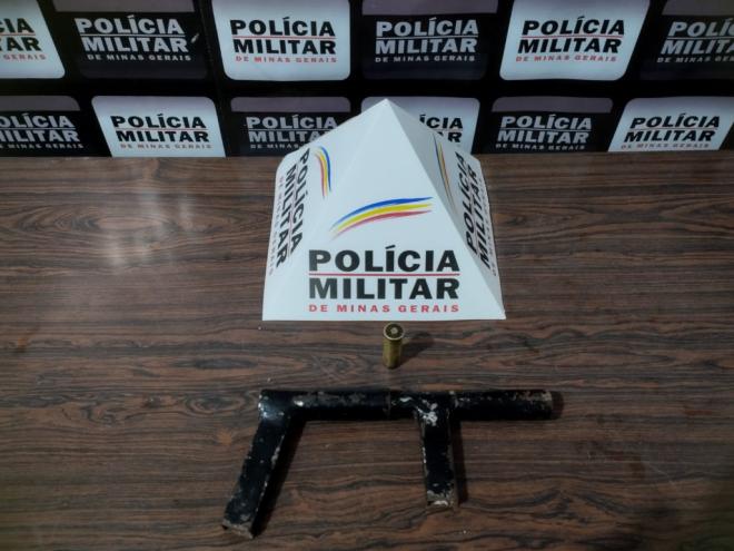Arma artesanal foi apreendida pela PM
