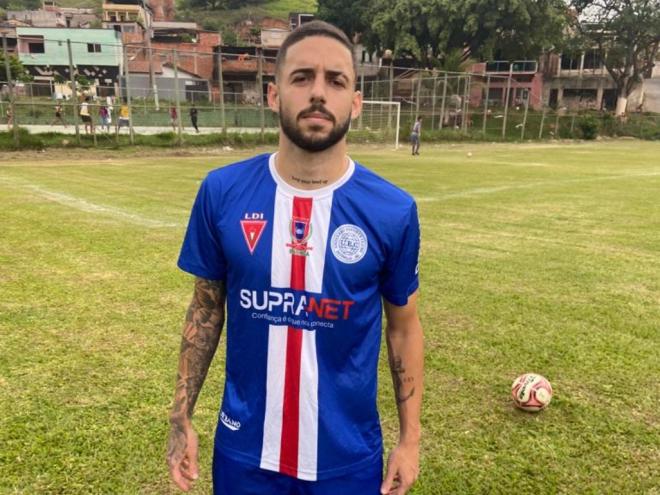 Com a camisa do Universo, Kelvin foi a atração do grande jogo, fez gol e acabou perdendo uma cobrança de pênalti no momento da definição da vaga