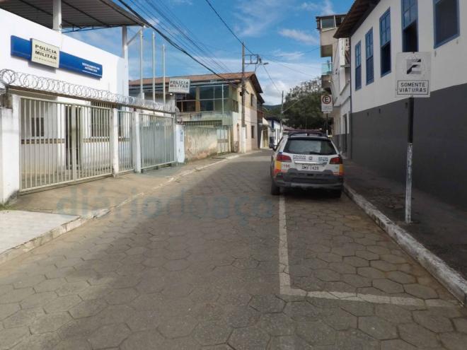 A vítima procurou ajuda com um vizinho para acionar a Polícia Militar