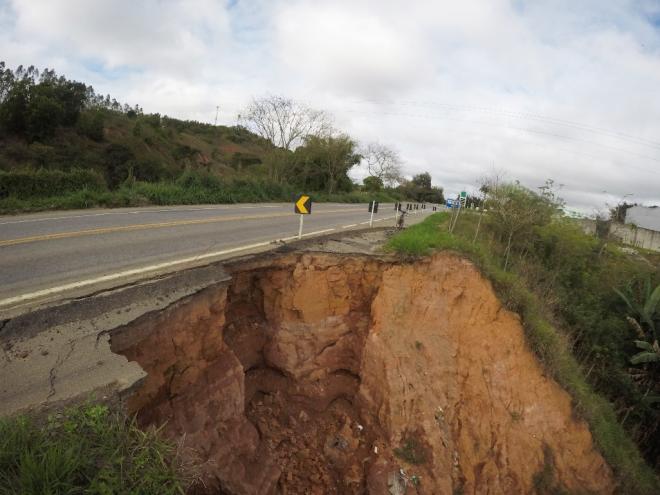 A erosão em trecho da rodovia teve início em janeiro de 2022
