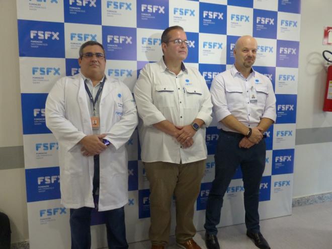 Daniel Godoy, médico especialista em medicina nuclear do HMC; Dr. Alexandre Pinto,  diretor técnico do HMC; e diretor de Negócios do HMC