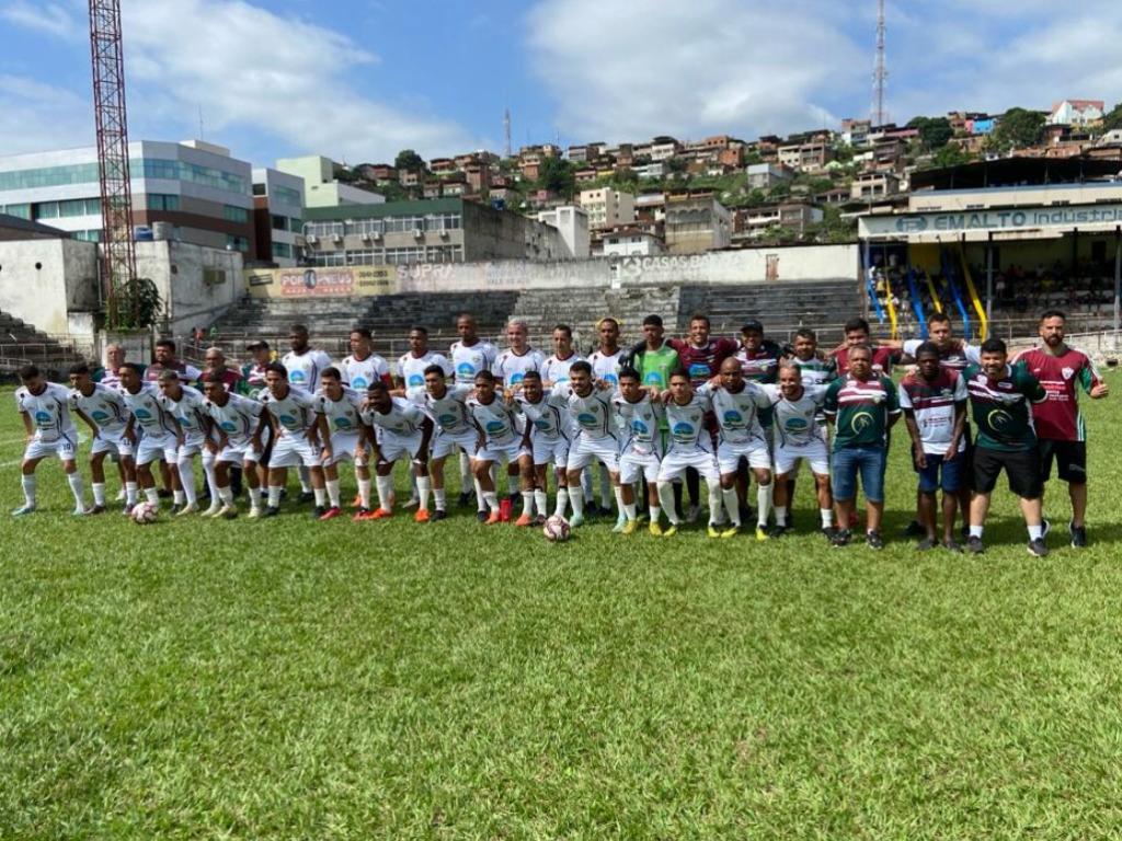 O Ponte Nova posou com estilo de campeão antes da bola rola