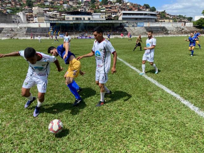 O jogo foi muito disputado nos dois tempos, porém faltaram gols