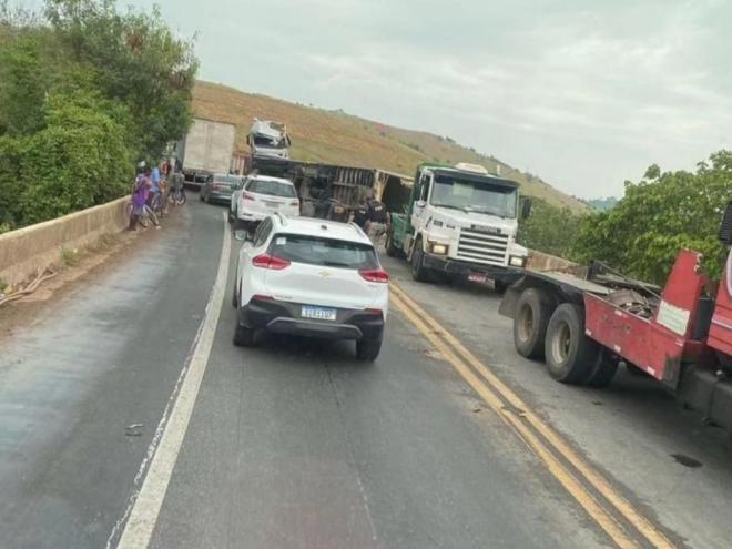 Fluxo de veículos chegou a circular no sistema pare/siga