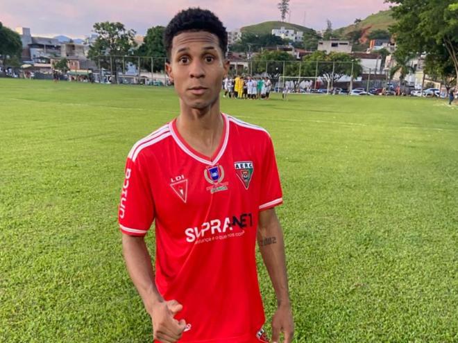 Atento no lance, o atacante Henrique fez o gol que selou a classificação do Aerc à decisão