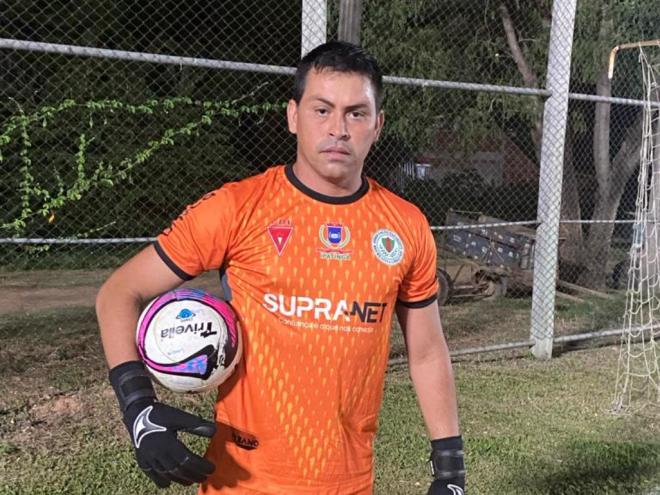 O goleiro Bocão e seus companheiros de Limoeiro chegaram à semifinal da Segundona 