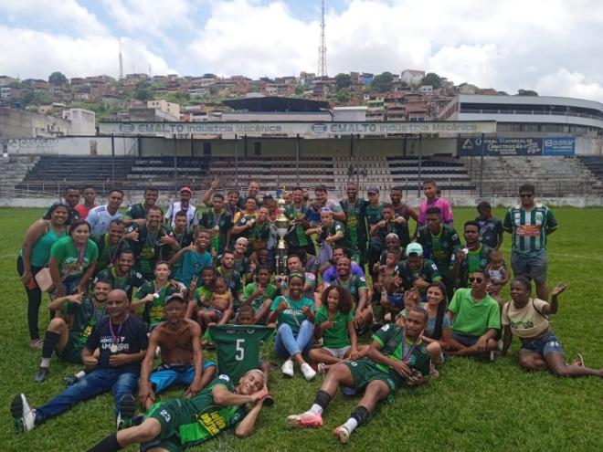 Os campeões fizeram a festa após a suada conquista