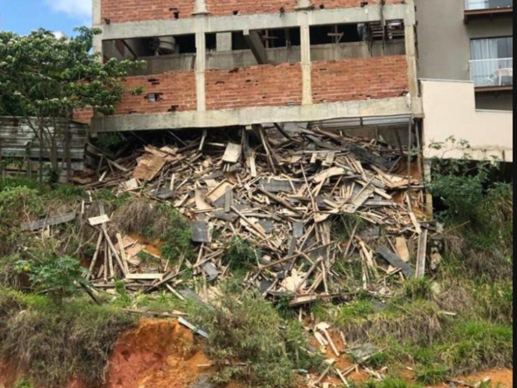 Essa era a situação da área antes do incêndio na noite de sexta-feira 