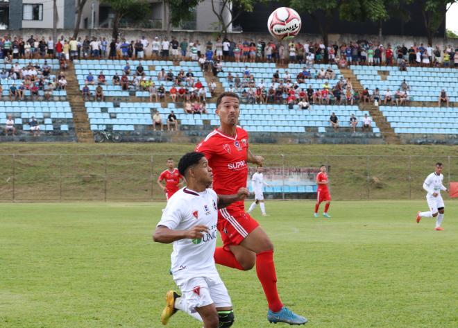 O jogo foi muito disputado no meio campo, digno de uma decisão