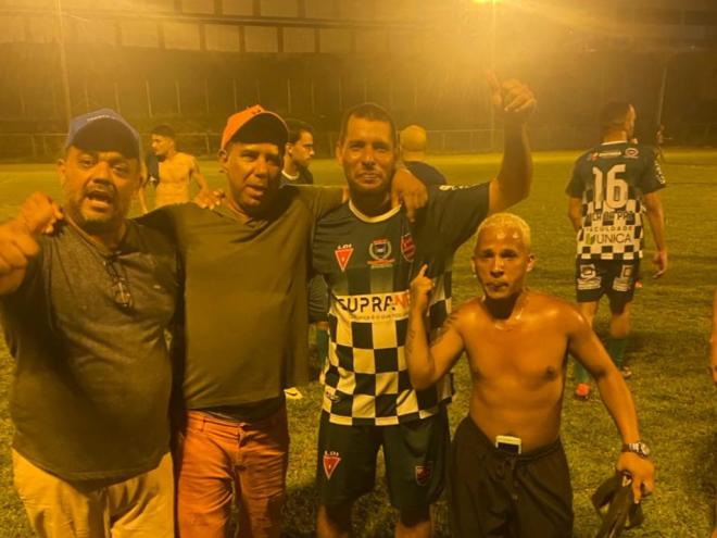 O veterano volante Jaú cobrou o pênalti que garantiu o acesso do Vila da Paz e foi festejado após o duelo