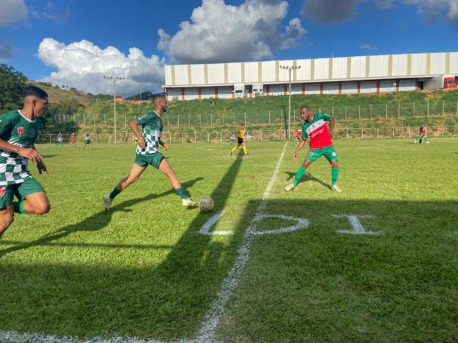 Com a bola rolando, muito empenho dos jogadores na luta pelo acesso à elite do Ipatinguense  