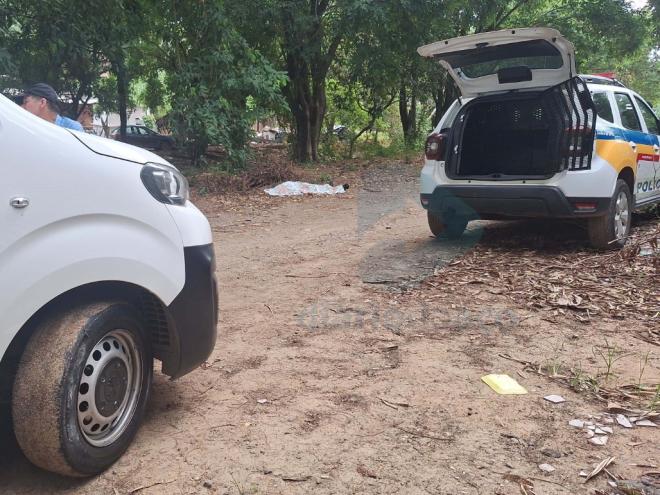 O crime ainda está em apuração, mas a polícia não descarta a ligação desse homicídio à ''guerra'' entre grupos criminosos dos bairros Alvorada e Bandeirantes 
