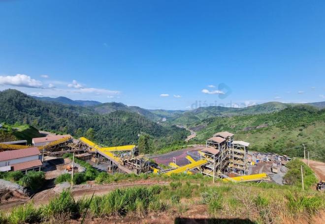 A mina Baratinha, localizada na entrada da serra da Bocaina, em Antônio Dias, está em operação desde 2014 e extrai minério de ferro