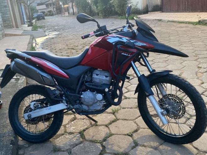 Proprietária estacionou a XRE 300 no Parque Ipanema, na noite de domingo e, ao retornar, não encontrou mais o veículo 
