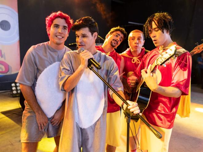 A música e o humor debochado conquistaram o público