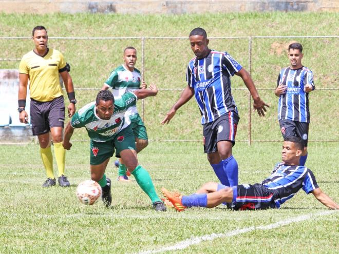 A partida na manhã deste domingo foi muito disputada 