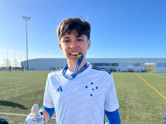 Arqueiro de 16 anos, que atua na equipe do Florestino, representou o Cruzeiro Experience na Europa