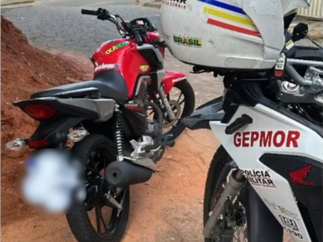 Motocicletas irregulares foram apreenendidas em vários bairros de Ipatinga, entre a tarde e a noite de domingo (24)