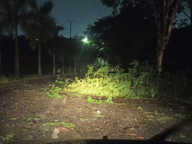 Avenida Usiminas, entre os bairros Bom Retiro e das Águas
