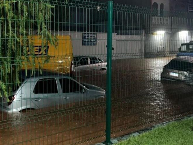 Pontos de alagamentos foram registrados em Timóteo