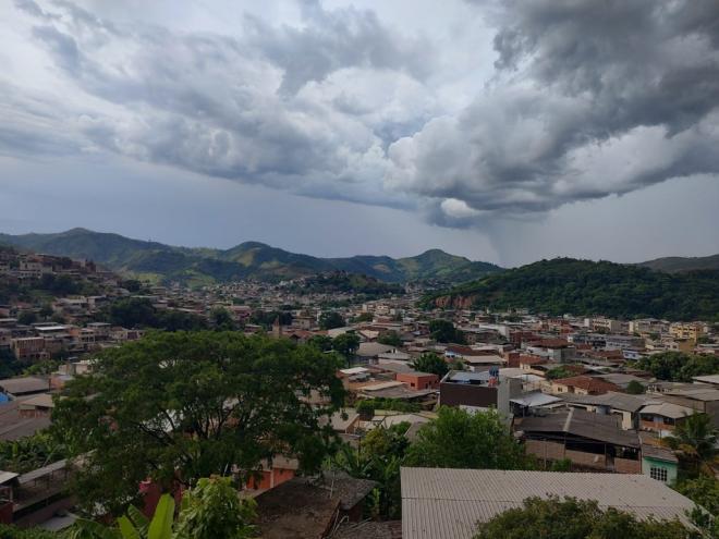 O mês de dezembro é o mais chuvoso do ano, ficando atrás apenas de janeiro