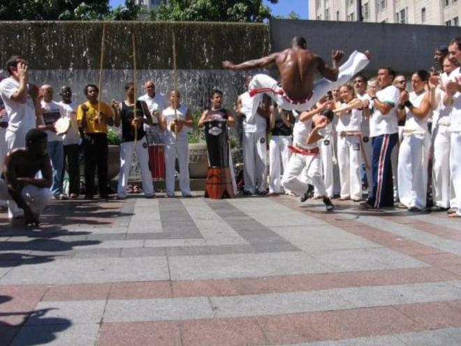 Grupo de Capoeira Malês participa de vários programas comunitários no Brasil e nos EUA