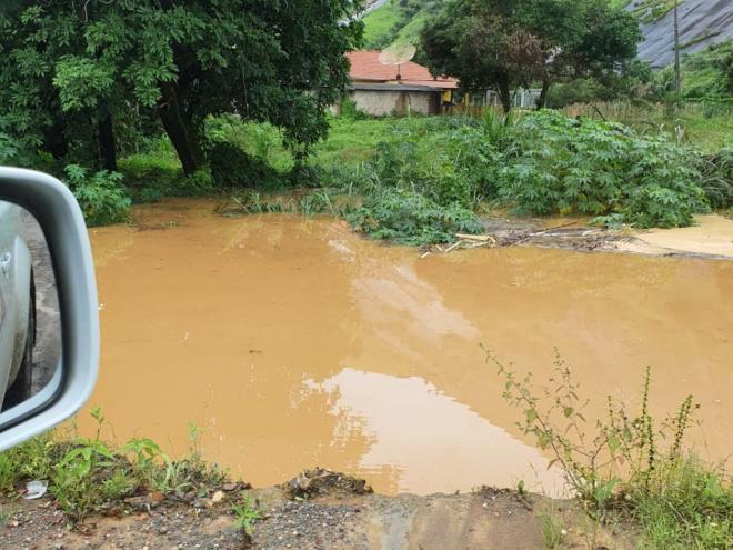 A recomendação é que as pessoas evitem transitar por áreas alagadas, em função do risco de acidentes