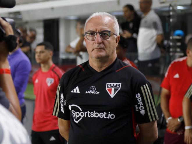  Treinador deixou o São Paulo para comandar o time canarinho