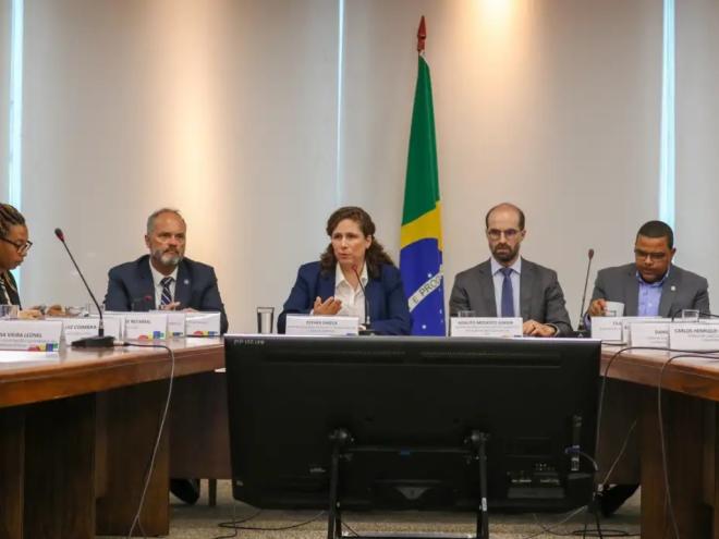 A ministra da Gestão, Esther Dweck, participou da coletiva sobre os editais do Concurso Público Nacional Unificado