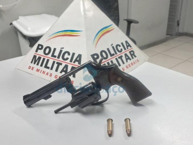 A arma de fogo que um dos autores usou para roubar a motocicleta de um mototaxista