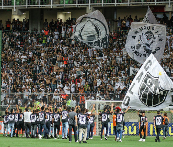 Torcida comemora mais uma vitória do Atlético