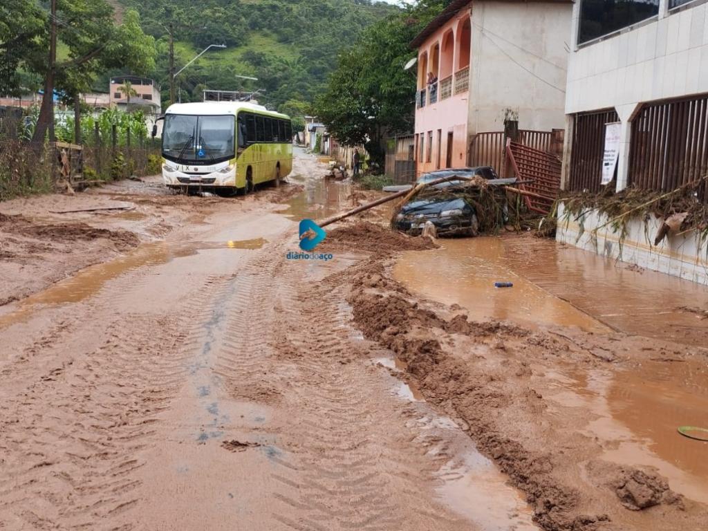 Moradores registraram os prejuízos causados pela chuva