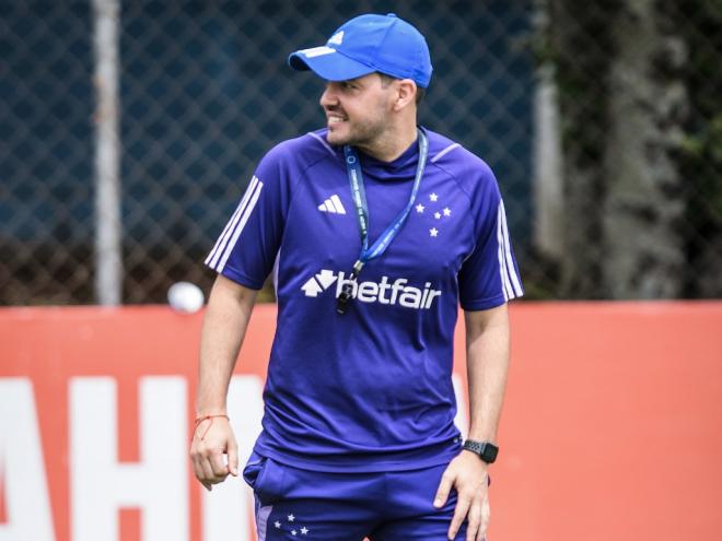  Nicolás Larcamón vai fazer sua estreia em clássicos 