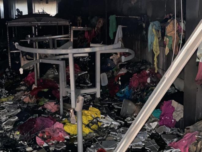 Tudo o que havia no interior da loja foi consumido pelo incêndio 