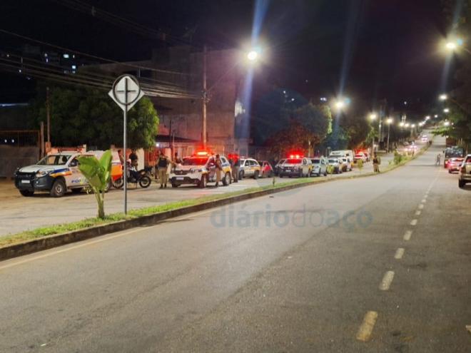 Movimentação na avenida Colatina, na noite da prisão do foragido e caçada a um possível terceiro envolvido que fugiu 