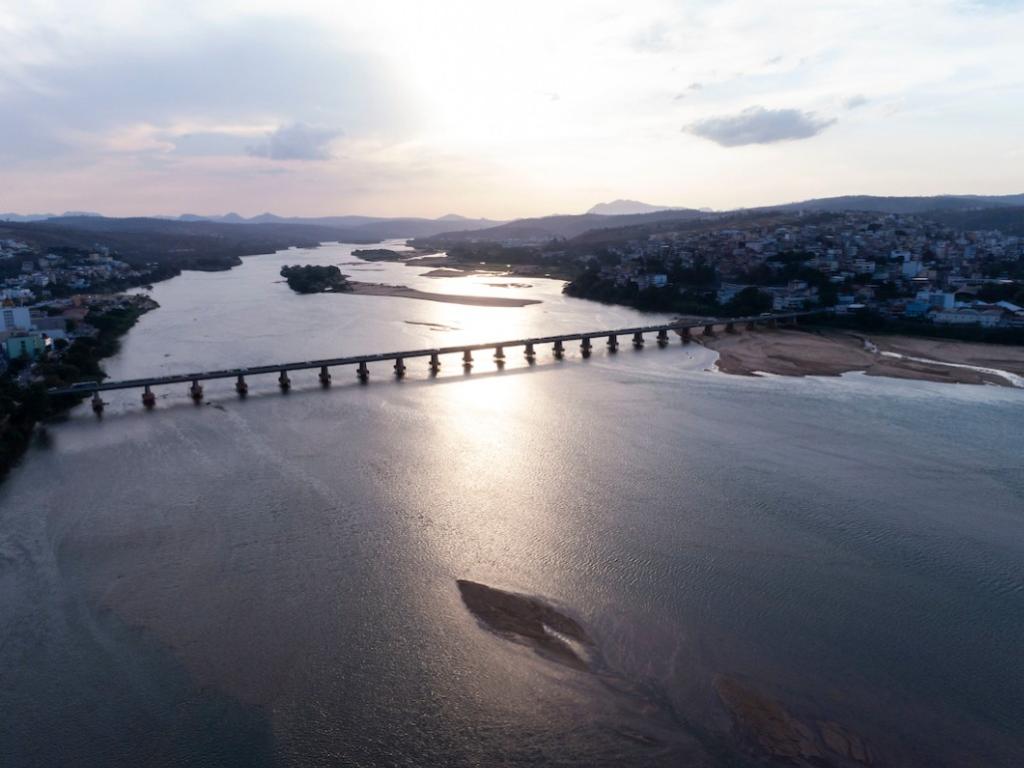 Um dos eixos da formação é o desenvolvimento/implementação de projetos de impacto socioambiental nas áreas da bacia do rio Doce