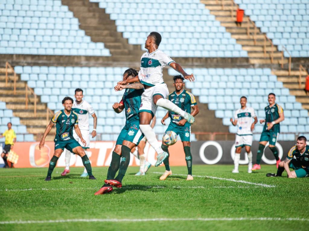 Os dois times produziram muito pouco em campo