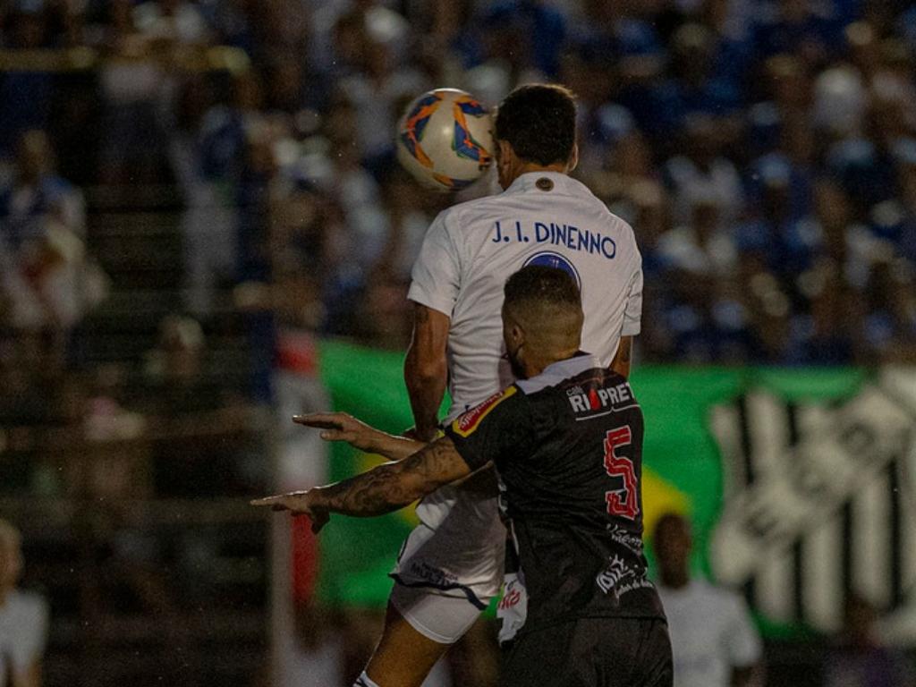 Dinneno, artilheiro do Cruzeiro no Mineiro, marcou mais um gol 