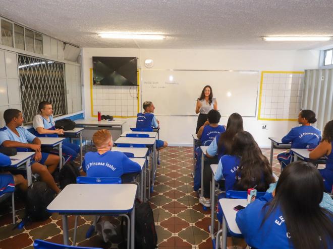 A remoção permite que o servidor concorra às vagas em Superintendências Regionais de Ensino diferentes da que ele é lotado