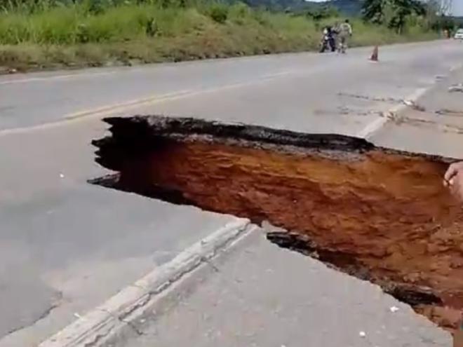 BR-381 interditada no trecho entre Periquito e Naque 