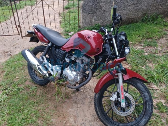 A moto furtada no fim do mês passado estava com dois adolescentes infratores