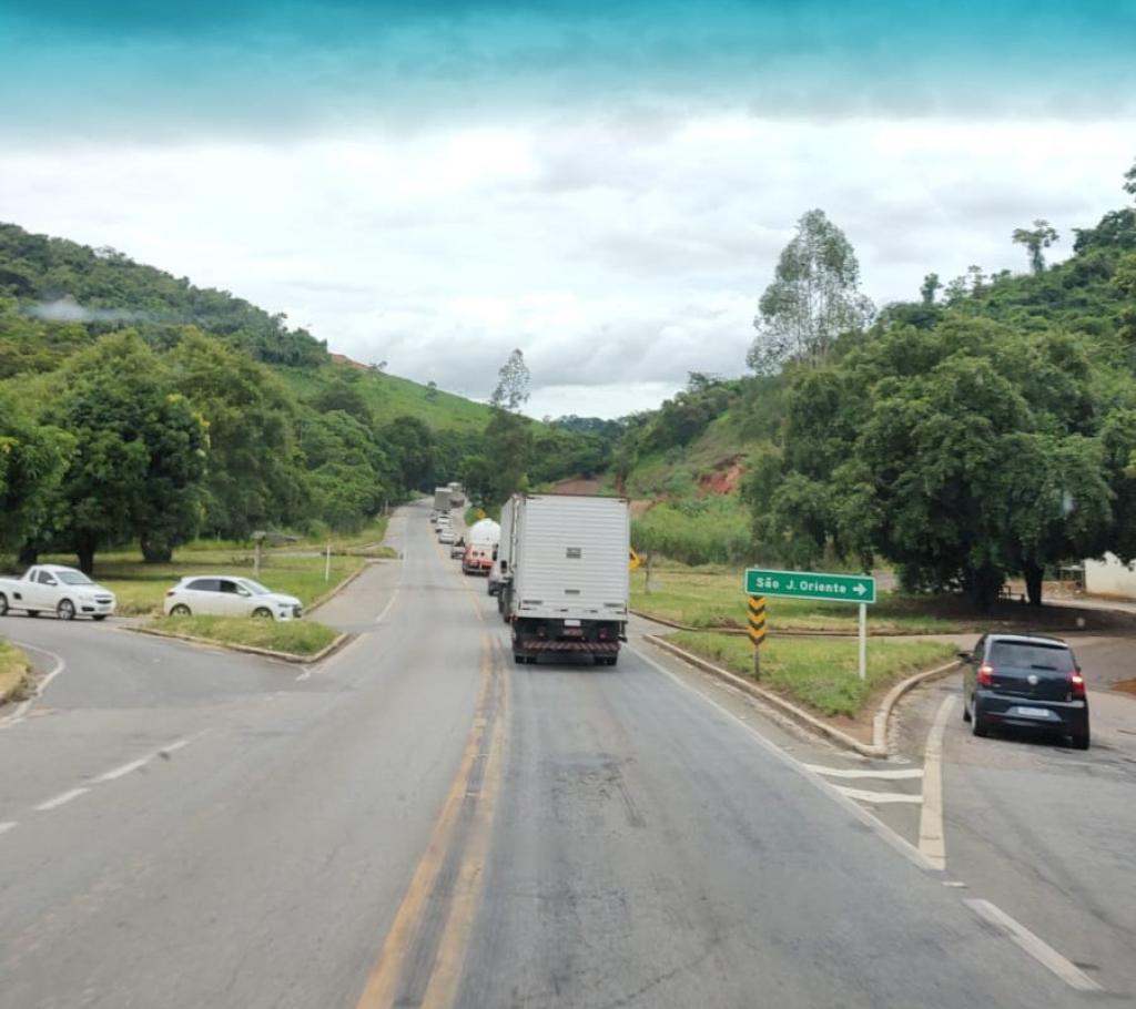 Com o tráfego fechado na BR-381, motorisrtas que optaram por passar pelas BRs 458 e 116 enfrentaram trânsito intenso também
