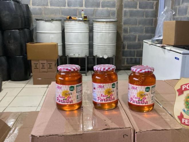 A falsificação era feita em ambiente em más condições higiênicas e lançada no mercado como produto natural  