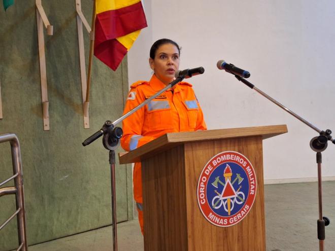 Janine Gonçalves de Faria Rocha assumiu nesta quarta-feira o comando do 11º Batalhão de Bombeiro Militar de Ipatinga