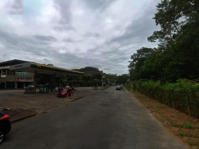 Motorista abasteceu o carro e alegou que tinha esquecido a carteira em casa, entregou celular como garantia e sumiu 