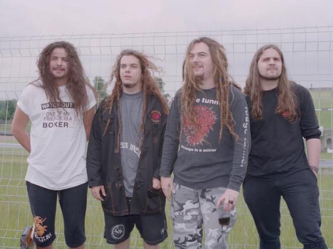 A formação com os irmãos Cavalera no início: rock original