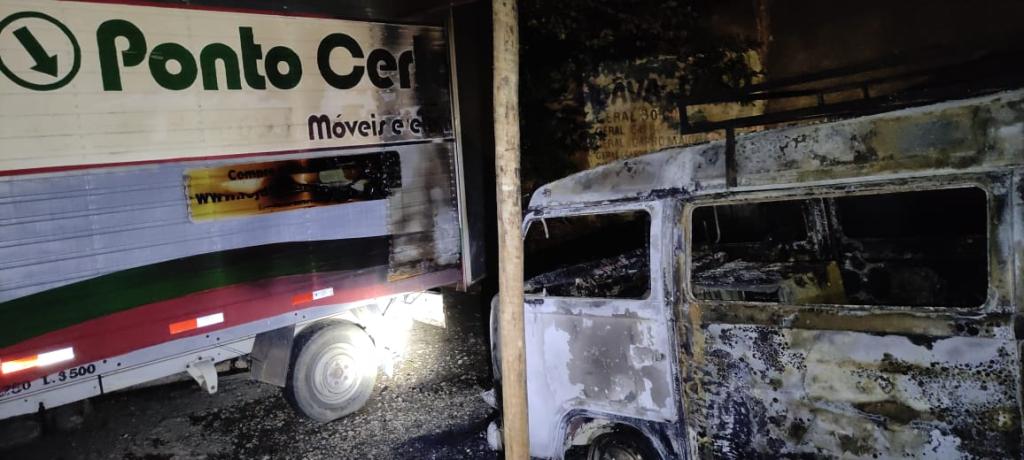 Incendio foi controlado por bombeiros, não houve vítimas, apenas danos materiais