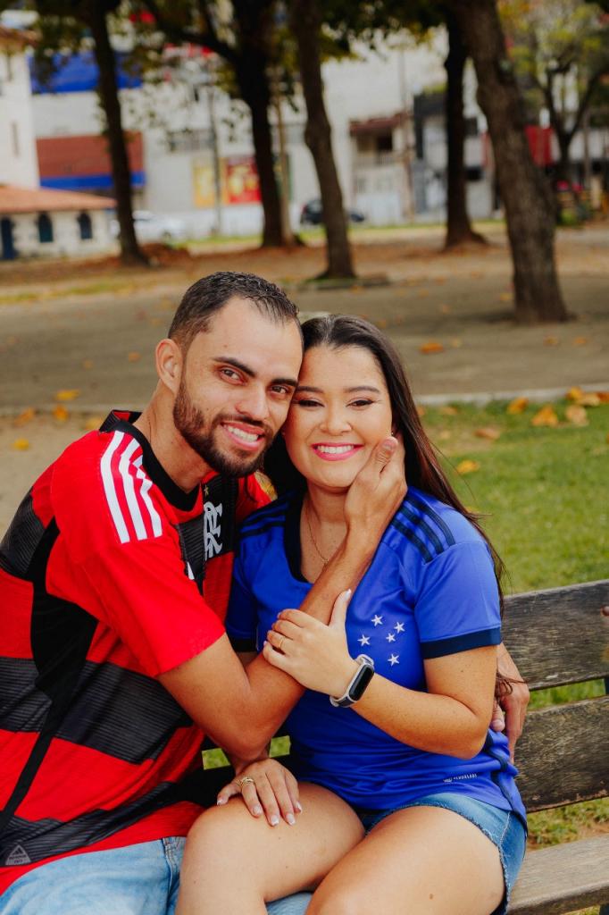 O casal formato pelo flamenguista Jean e pela cruzeirense Paol