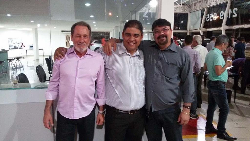 Aluízio Alves (Engimap) e Carlos Alberto (Linguiça Tropeiro), com o gerente de vendas Tallys Lima